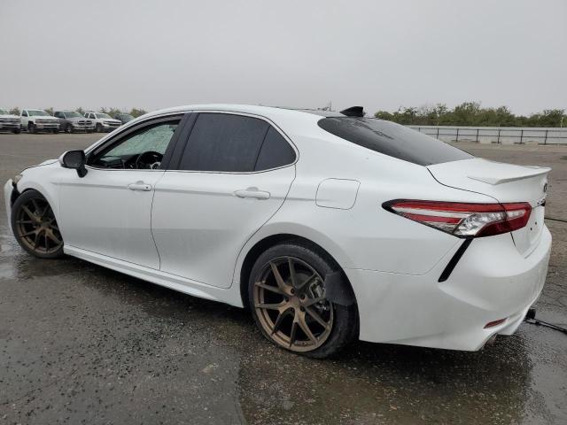 4T1BZ1HK6KU028368 - 2019 TOYOTA CAMRY XSE WHITE photo 2