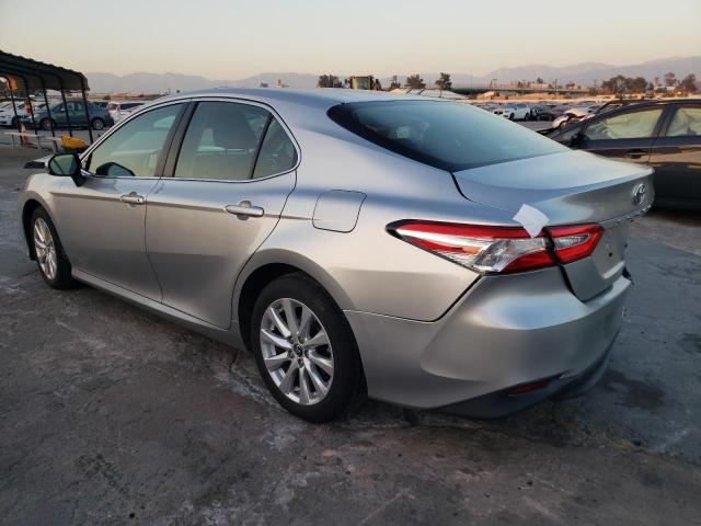 JTNB11HK9J3039473 - 2018 TOYOTA CAMRY L SILVER photo 2