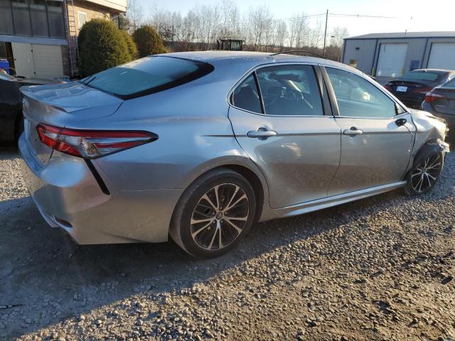 4T1B11HK3JU590637 - 2018 TOYOTA CAMRY L SILVER photo 3