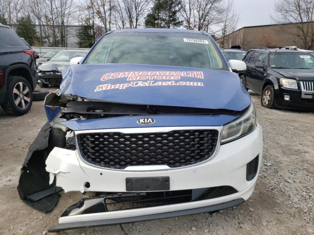 KNDMB5C10J6359148 - 2018 KIA SEDONA LX BLUE photo 5