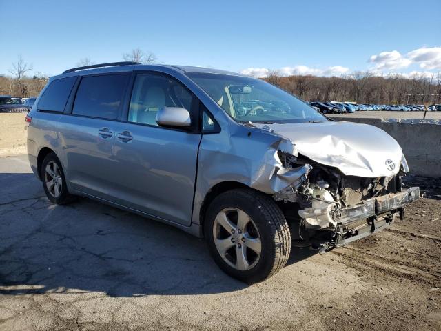 5TDKK3DCXDS331518 - 2013 TOYOTA SIENNA LE SILVER photo 4