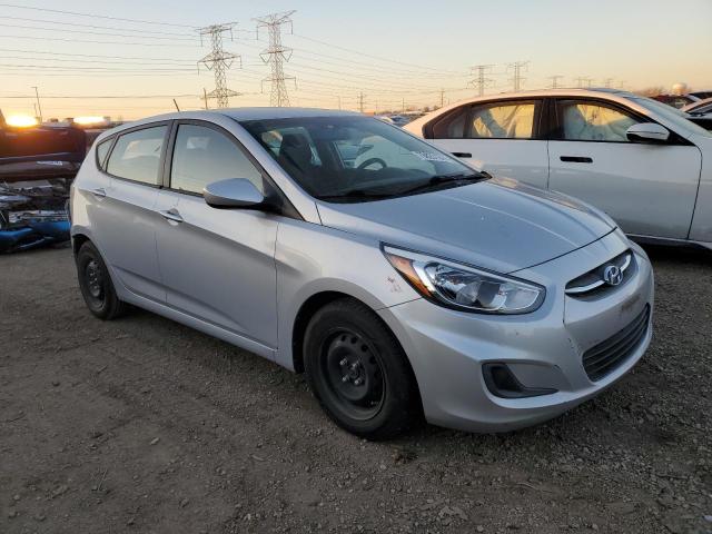 KMHCT5AE7HU317916 - 2017 HYUNDAI ACCENT SE SILVER photo 4