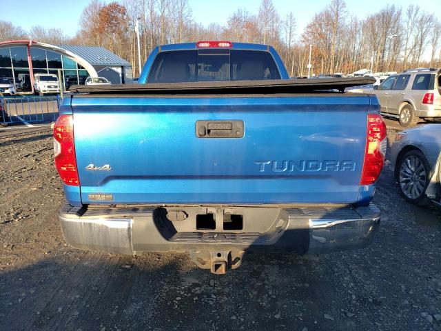 5TFUY5F14JX728159 - 2018 TOYOTA TUNDRA DOUBLE CAB SR/SR5 BLUE photo 6