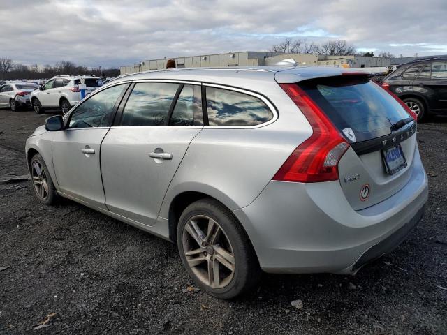 YV1612SB5F1202475 - 2015 VOLVO V60 PREMIER SILVER photo 2