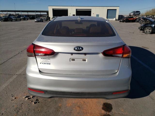 3KPFK4A77HE119643 - 2017 KIA FORTE LX SILVER photo 6