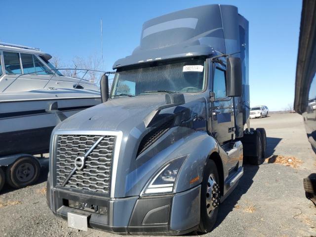 4V4NC9UG2PN335576 - 2023 VOLVO VN VNL GRAY photo 2