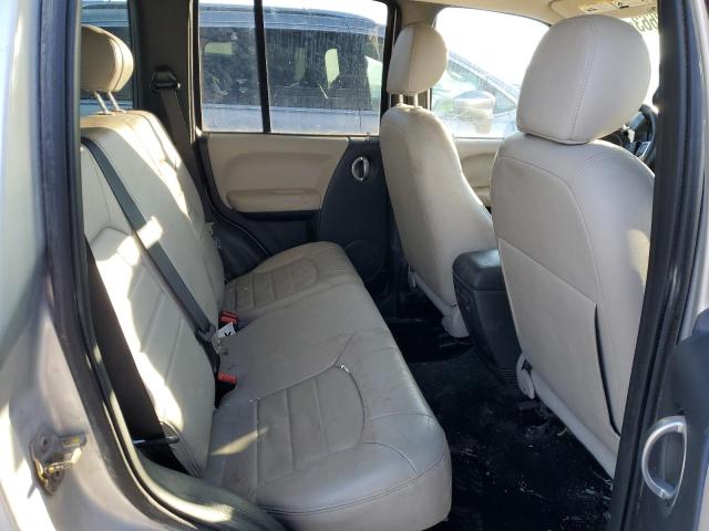 1J4GL38K64W240051 - 2004 JEEP LIBERTY RENEGADE SILVER photo 11