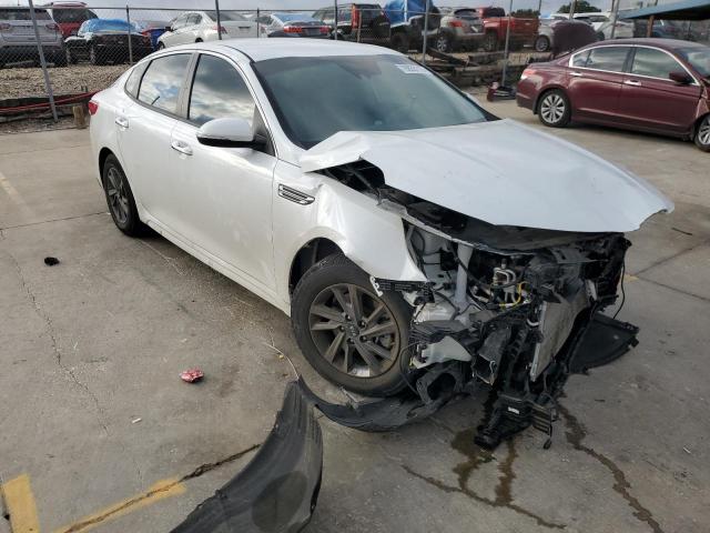 5XXGT4L36LG386137 - 2020 KIA OPTIMA LX WHITE photo 4