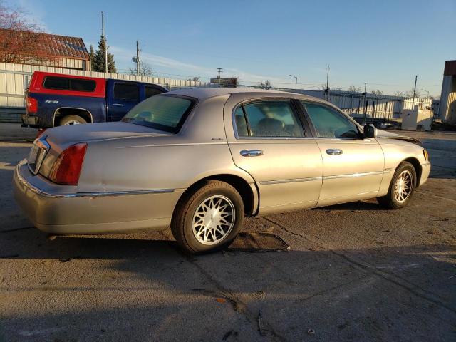 1LNHM82W42Y610653 - 2002 LINCOLN TOWN CAR SIGNATURE TAN photo 3