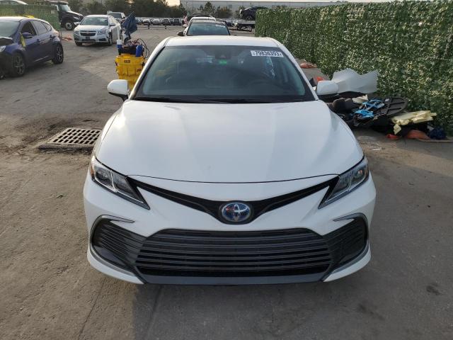 4T1C31AK9NU578667 - 2022 TOYOTA CAMRY LE WHITE photo 5