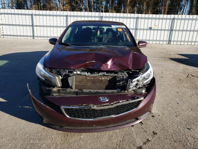 3KPFL4A78HE143317 - 2017 KIA FORTE LX BURGUNDY photo 5