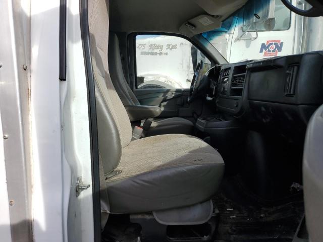 1GB3G2AA9A1151608 - 2010 CHEVROLET EXPRESS G3 WHITE photo 11