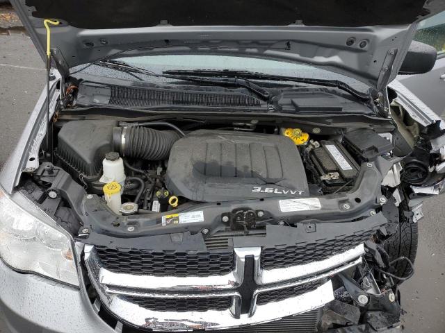 2C4RDGBG5JR136582 - 2018 DODGE GRAND CARA SE SILVER photo 12