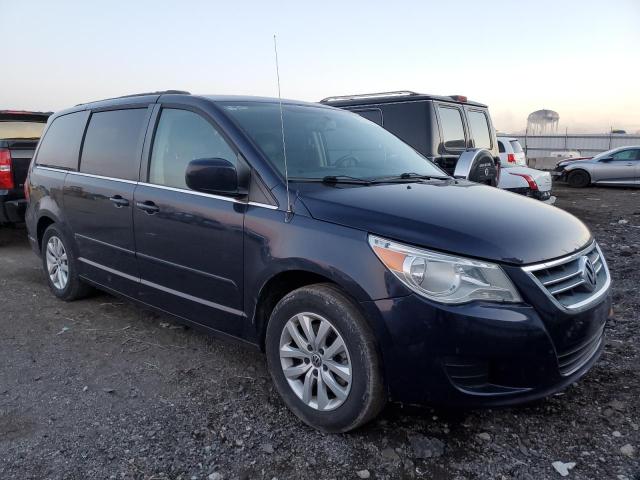 2C4RVABG5ER134931 - 2014 VOLKSWAGEN ROUTAN SE BLUE photo 4