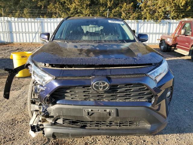 2T3R1RFV8MW224792 - 2021 TOYOTA RAV4 XLE BLUE photo 5