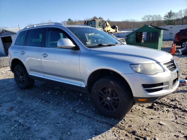 WVGBF7A92AD004425 - 2010 VOLKSWAGEN TOUAREG V6 SILVER photo 4