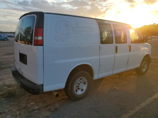 1GCGG25C481114761 - 2008 CHEVROLET EXPRESS G2 WHITE photo 3