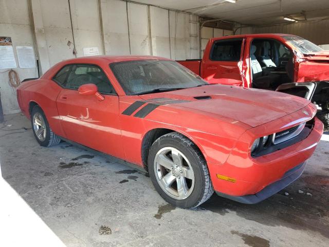 2B3LJ44V19H623273 - 2009 DODGE CHALLENGER SE RED photo 4