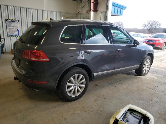 WVGFF9BP0CD003108 - 2012 VOLKSWAGEN TOUAREG V6 GRAY photo 3