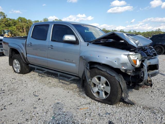 5TFJU4GN3FX066818 - 2015 TOYOTA TACOMA DOUBLE CAB PRERUNNER SILVER photo 4