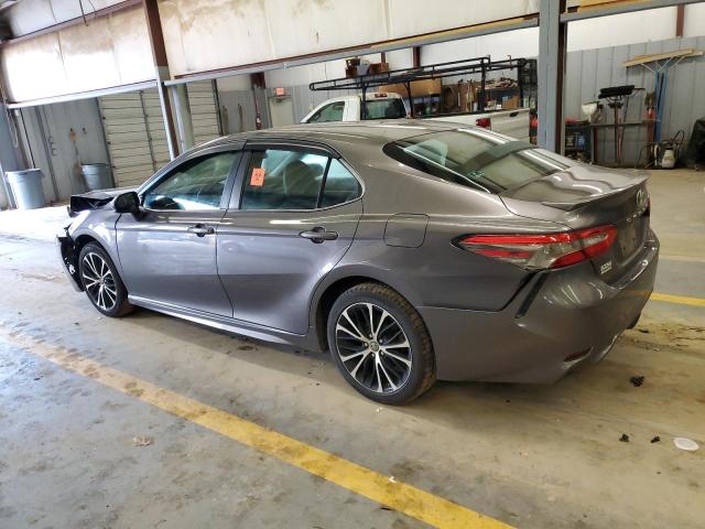 4T1B11HK5JU633679 - 2018 TOYOTA CAMRY L GRAY photo 2