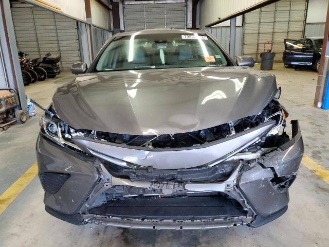 4T1B11HK5JU633679 - 2018 TOYOTA CAMRY L GRAY photo 5