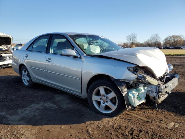 4T1BE32K74U870039 - 2004 TOYOTA CAMRY LE SILVER photo 4