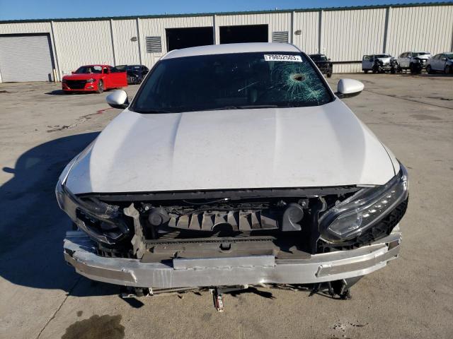 1HGCV1F33JA032377 - 2018 HONDA ACCORD SPORT WHITE photo 5