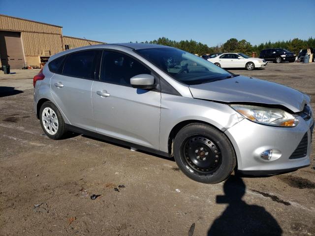 1FAHP3K24CL445333 - 2012 FORD FOCUS SE SILVER photo 4