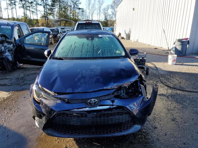 5YFEPRAE2LP098944 - 2020 TOYOTA COROLLA LE BLUE photo 5