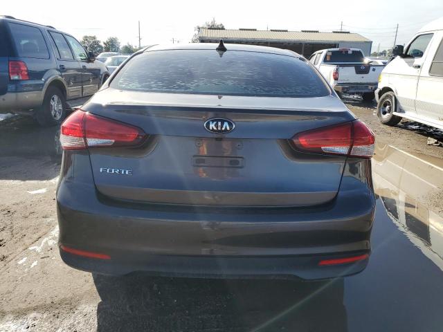 3KPFL4A78HE067324 - 2017 KIA FORTE LX GRAY photo 6