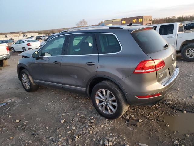 WVGEF9BP9DD008935 - 2013 VOLKSWAGEN TOUAREG V6 GRAY photo 2