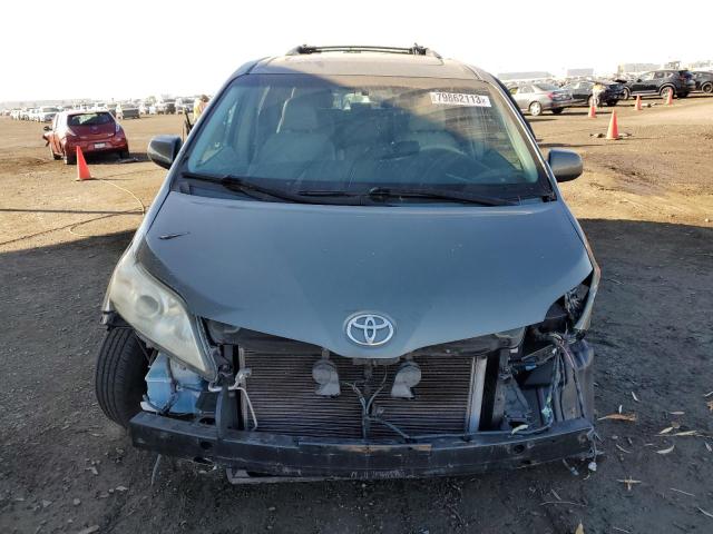 5TDYK3DC7BS089228 - 2011 TOYOTA SIENNA XLE GRAY photo 5