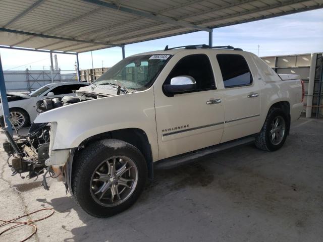 3GNTKGE3XBG316384 - 2011 CHEVROLET AVALANCHE LTZ WHITE photo 1