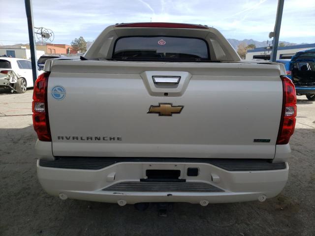 3GNTKGE3XBG316384 - 2011 CHEVROLET AVALANCHE LTZ WHITE photo 6