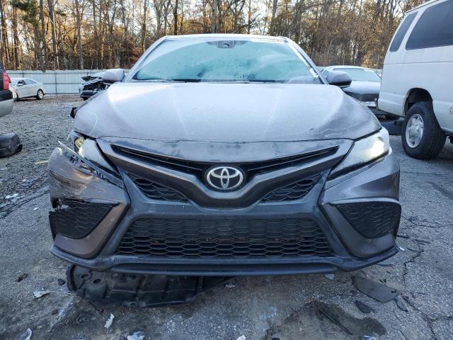 4T1G11AK4NU620251 - 2022 TOYOTA CAMRY SE GRAY photo 5