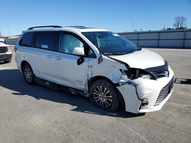 5TDYZ3DC0KS012339 - 2019 TOYOTA SIENNA XLE WHITE photo 4