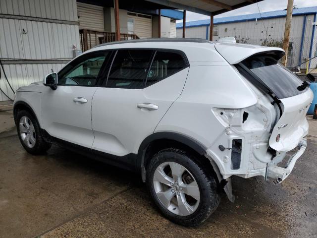 YV4AC2HK8N2771473 - 2022 VOLVO XC40 T4 MOMENTUM WHITE photo 2