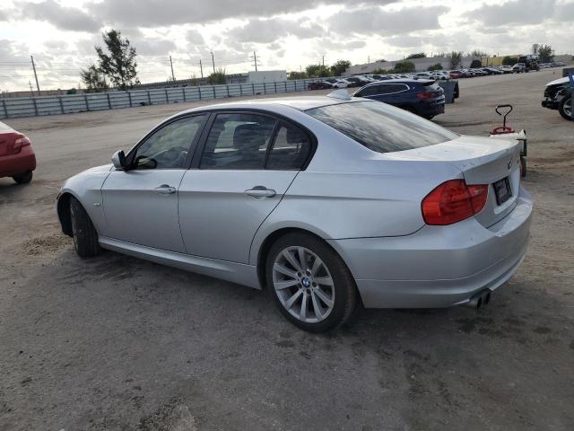 WBAPH7G50ANM48094 - 2010 BMW 328 I SILVER photo 2