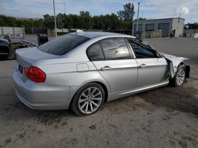 WBAPH7G50ANM48094 - 2010 BMW 328 I SILVER photo 3