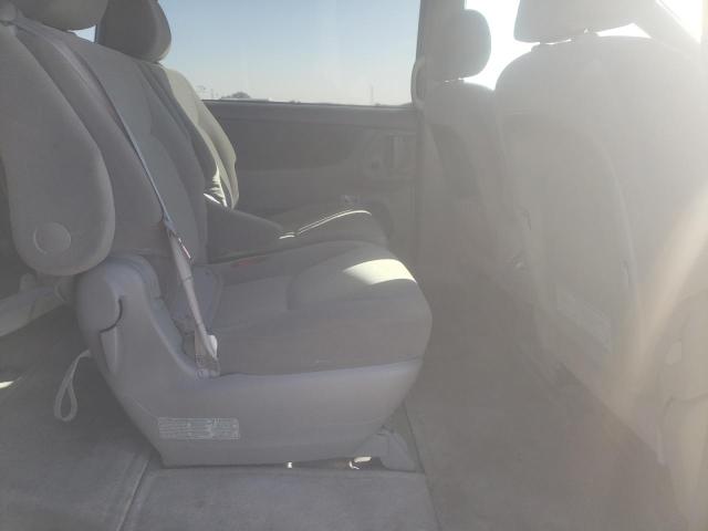 5TDZA23C25S234697 - 2005 TOYOTA SIENNA CE SILVER photo 11