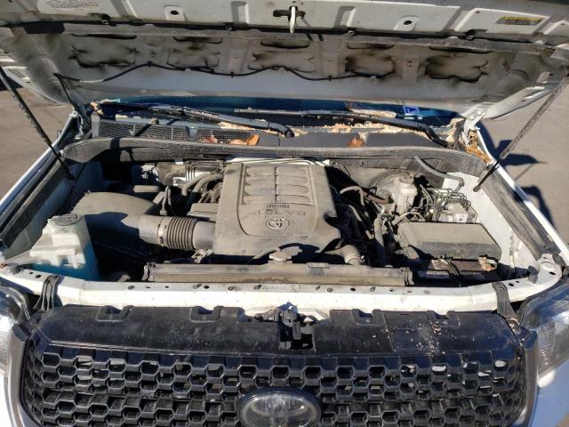 5TFUM5F11JX078203 - 2018 TOYOTA TUNDRA DOUBLE CAB SR/SR5 WHITE photo 11