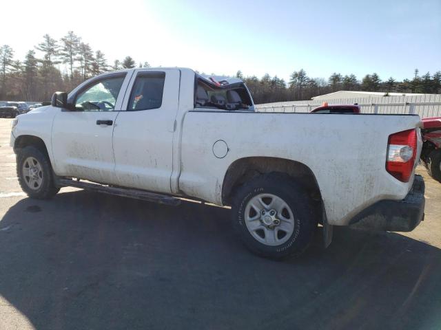 5TFUM5F11JX078203 - 2018 TOYOTA TUNDRA DOUBLE CAB SR/SR5 WHITE photo 2