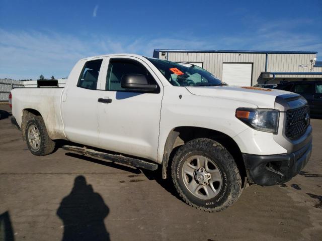 5TFUM5F11JX078203 - 2018 TOYOTA TUNDRA DOUBLE CAB SR/SR5 WHITE photo 4