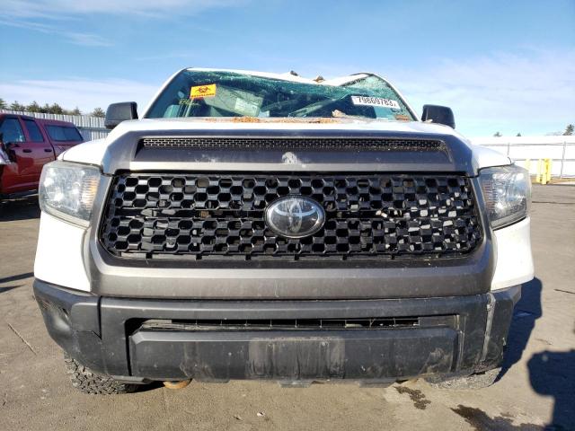 5TFUM5F11JX078203 - 2018 TOYOTA TUNDRA DOUBLE CAB SR/SR5 WHITE photo 5