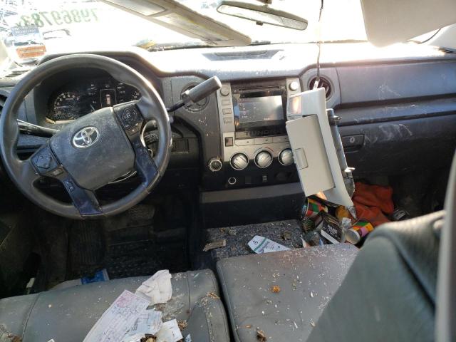 5TFUM5F11JX078203 - 2018 TOYOTA TUNDRA DOUBLE CAB SR/SR5 WHITE photo 8