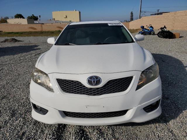 4T1BF3EK0BU738116 - 2011 TOYOTA CAMRY BASE WHITE photo 5