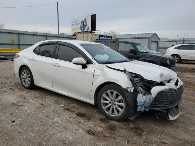 JTNB11HK3J3007005 - 2018 TOYOTA CAMRY L WHITE photo 4