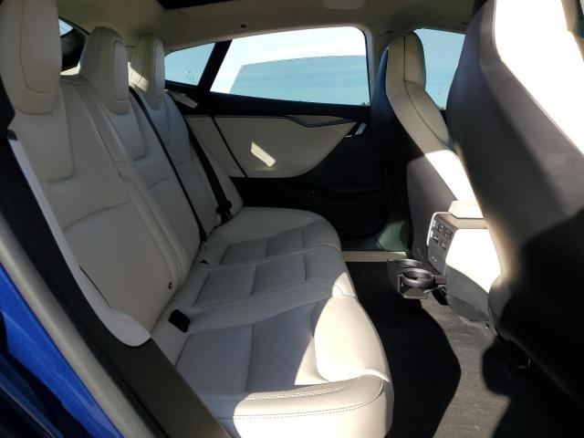 5YJSA1E24JF259695 - 2018 TESLA MODEL S ლურჯი ფოტო 10