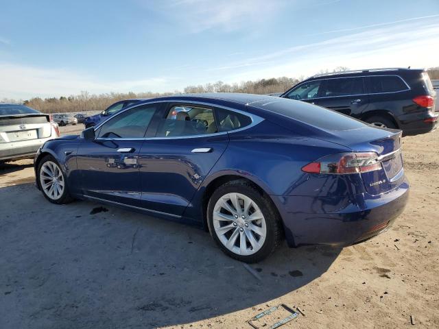 5YJSA1E24JF259695 - 2018 TESLA MODEL S ლურჯი ფოტო 2